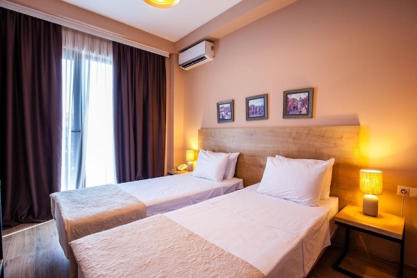 Hotel N16 (P'eria)